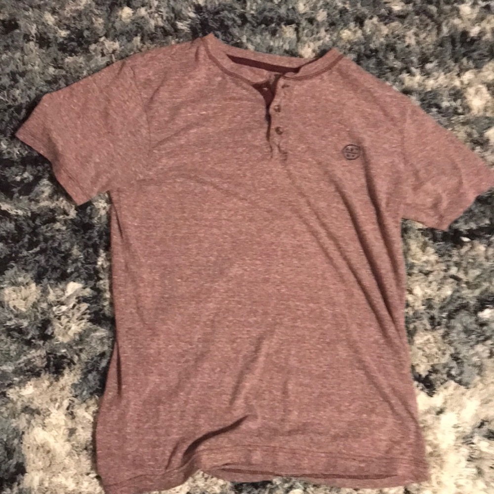 A maroon tee shirt for size small:boys